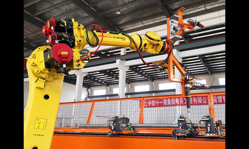 全国首例采用工业机器人的高铁接触网腕臂智能化生产线投用