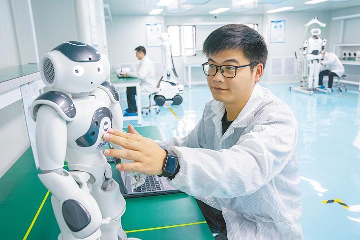 光谷智造加速跑 智能机器人研发与赶制热潮